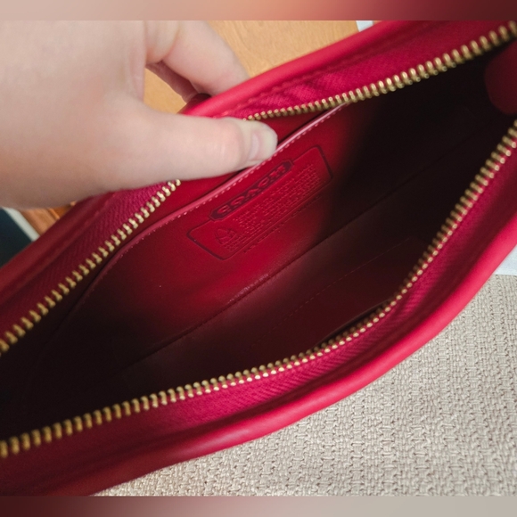 Coach Hamptons Hobo - Picture 4 of 6